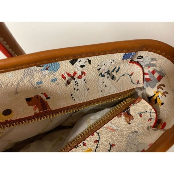 Disney Dooney & Bourke Santa Dogs Tote Tails Paws Pluto Stitch 2021 Christmas - Picture 11 of 13